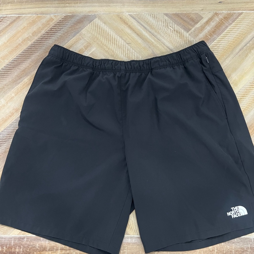 The North Face Men's Black Active Shorts